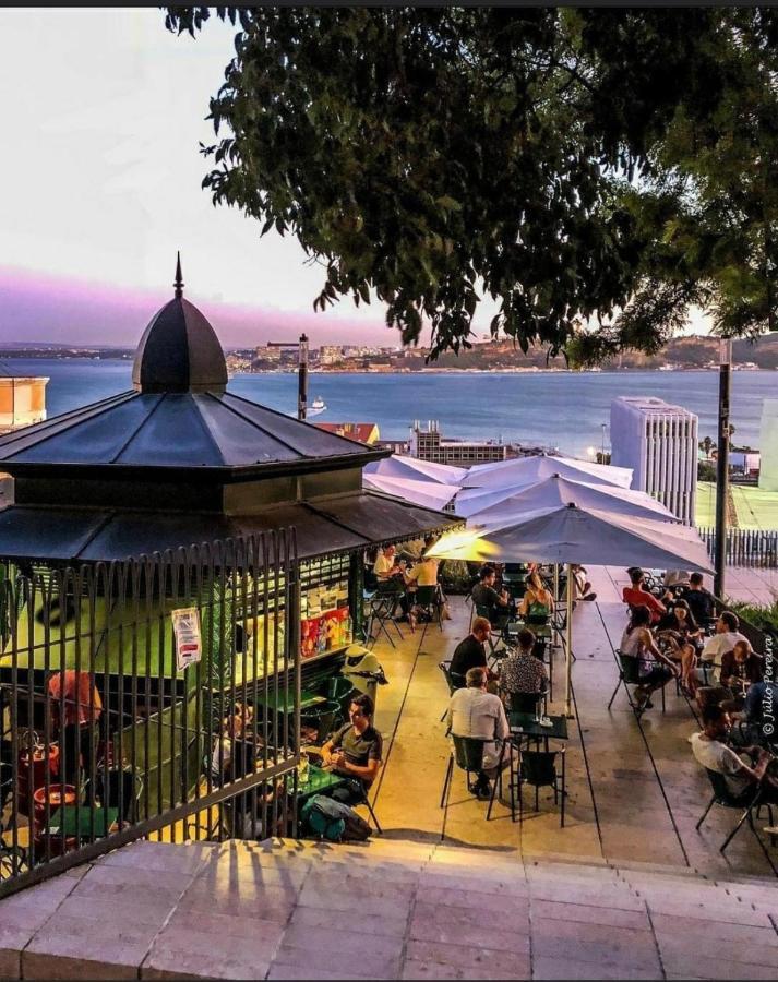 Tejo House River Lisbon Almada Exterior photo